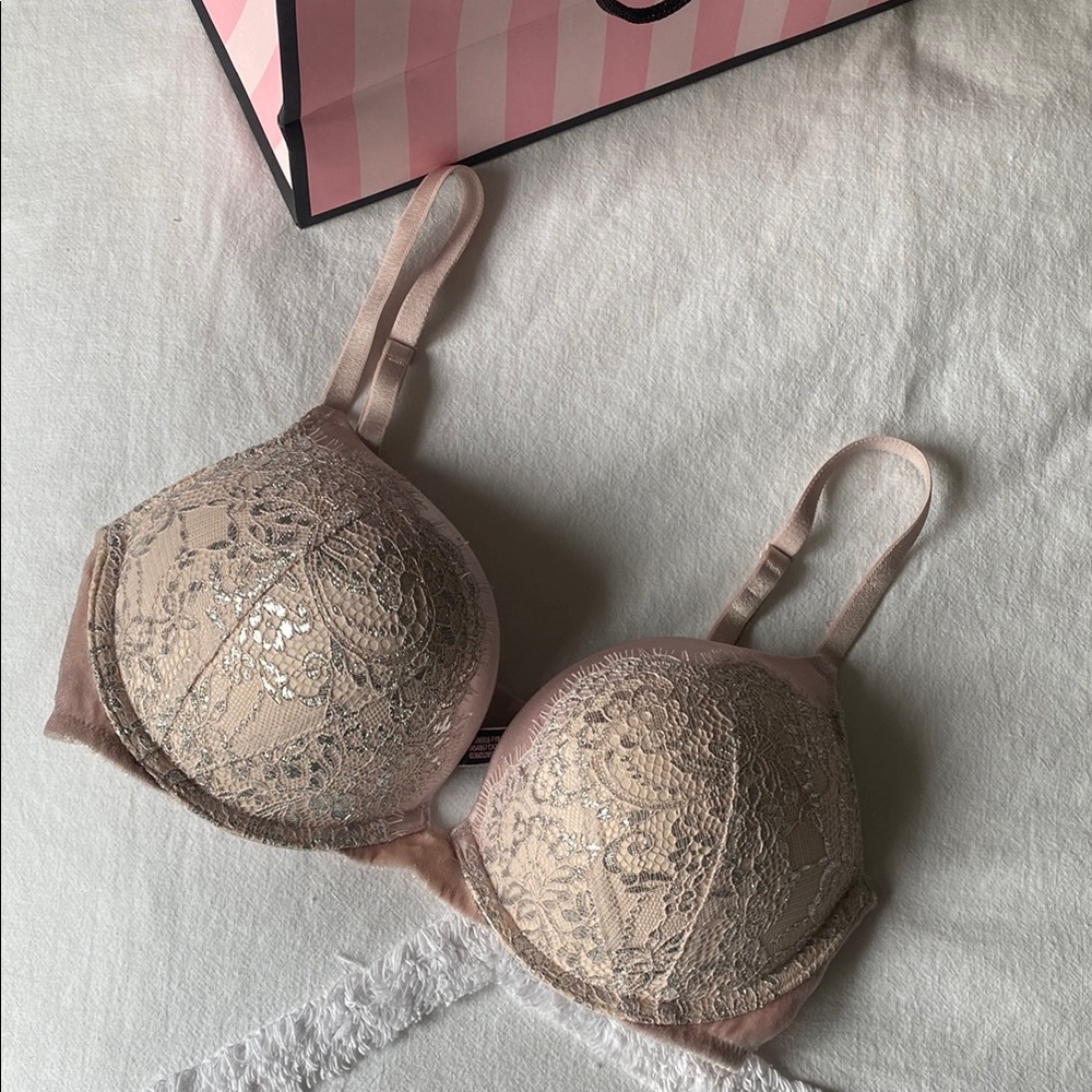 Victoria's Secret Cream and Pink Lace Overlay Push-Up bombshell plunge bra 34c